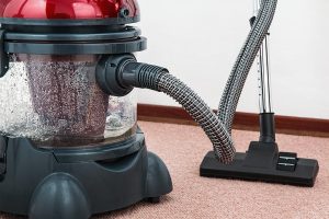 Mehr über den Artikel erfahren Teppichreinigung mittels professioneller Reinigungshilfen